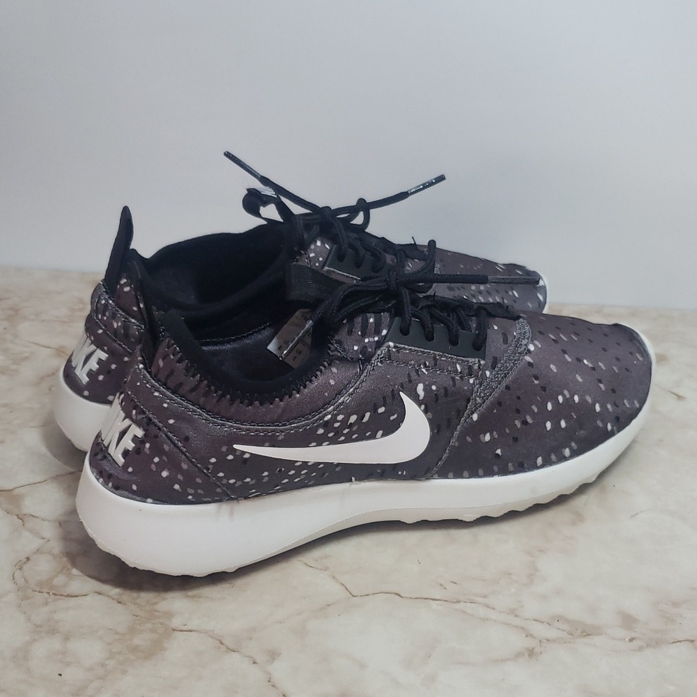 Nike Charcoal and White Athletic Womens Shoes Size 8.5 - Picture 3 of 7